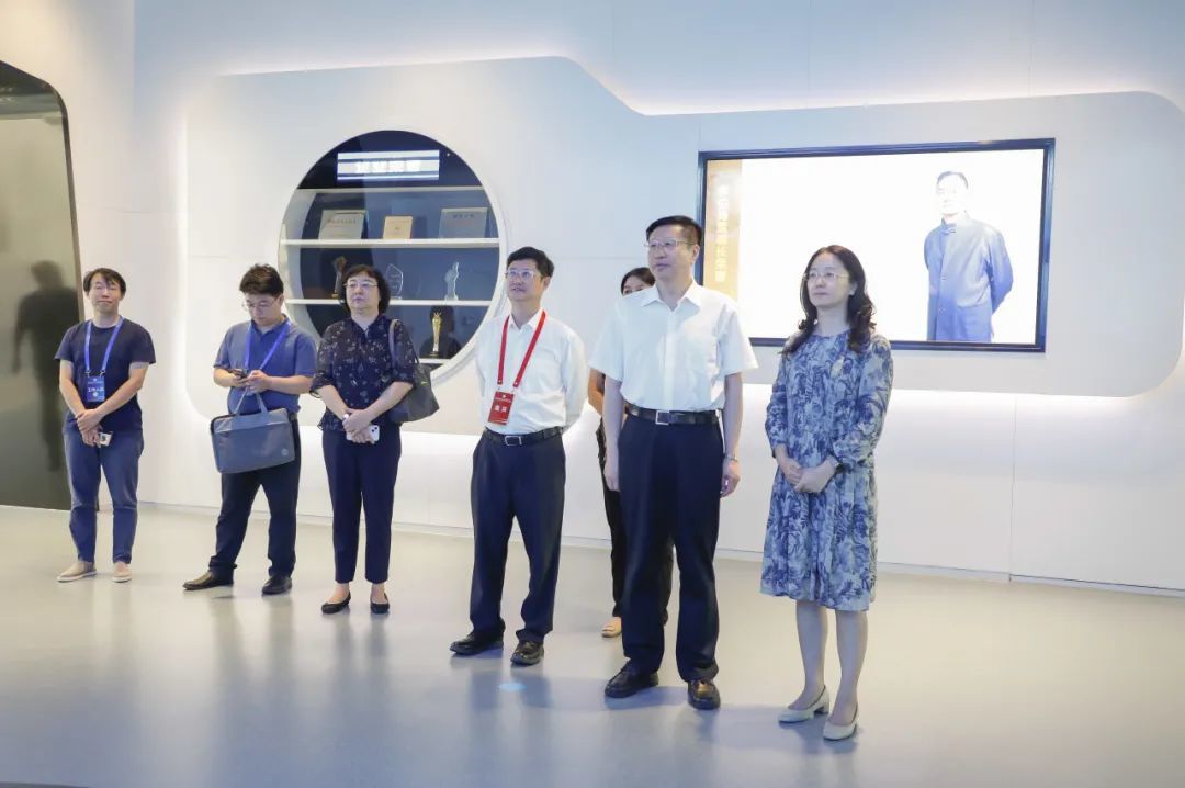 全国工商联副主席安立佳一行到齐鲁制药调研